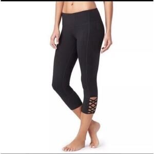 Athleta Leggings Women's S Mind Over‎ Mat Black Criss Cross Cropped Capri Gym